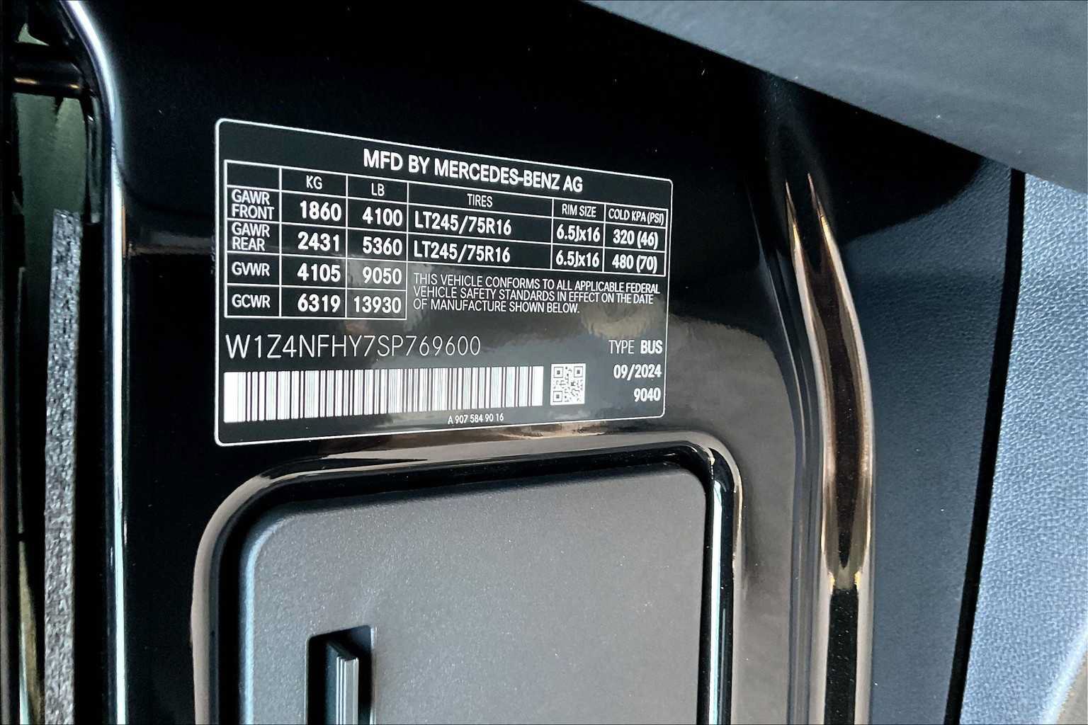 Used 2025 Mercedes-Benz Sprinter 2500 image 25