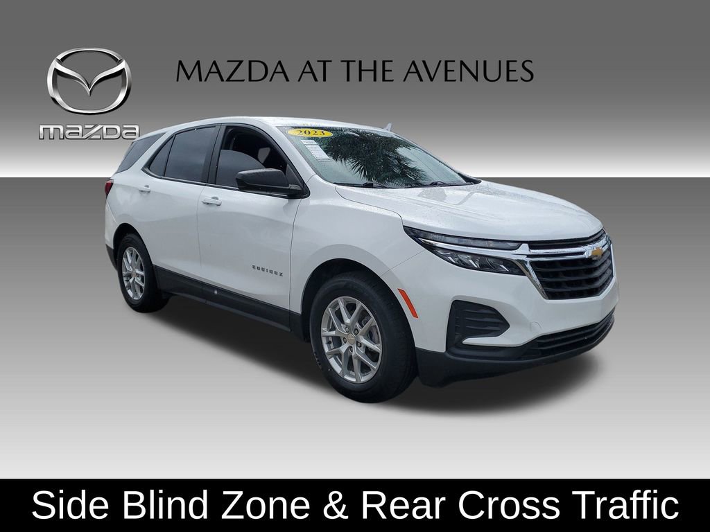 Used 2023 Chevrolet Equinox LS w/ LS Convenience Package image 3