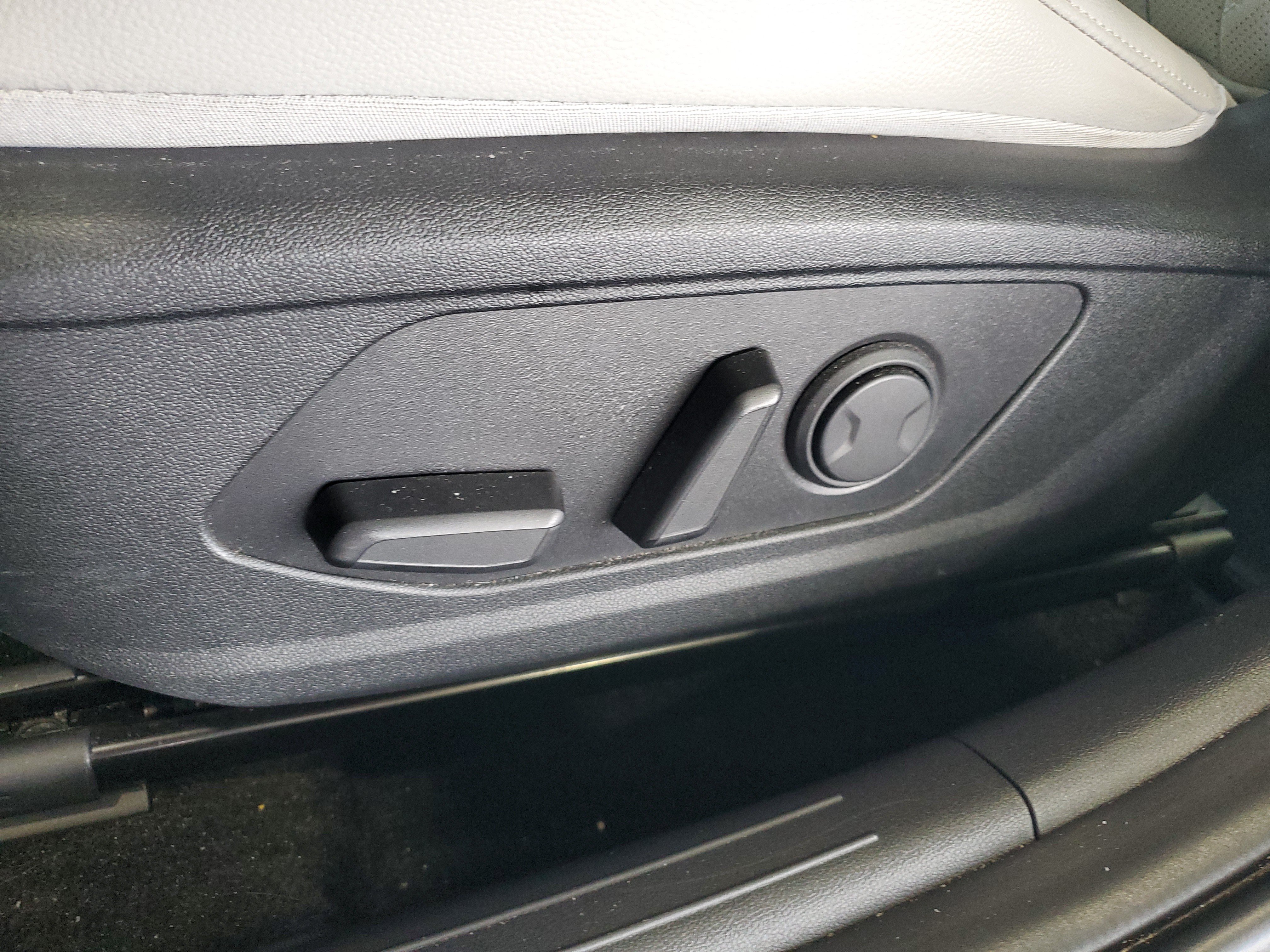 Used 2022 Hyundai Elantra Limited FWD image 19