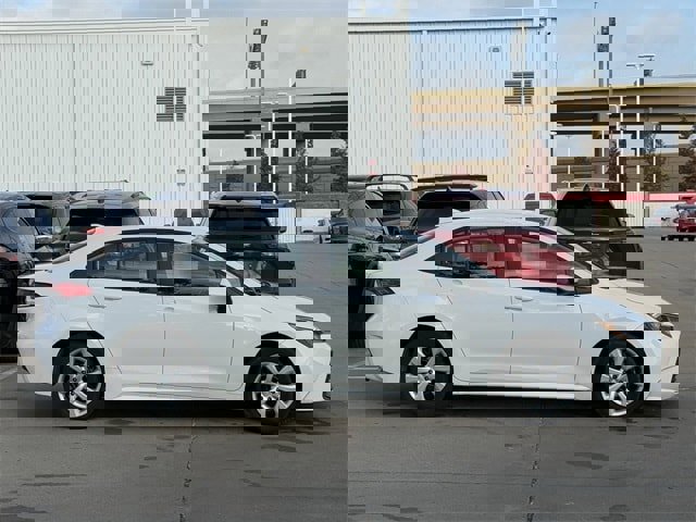 Used 2024 Toyota Corolla LE image 3