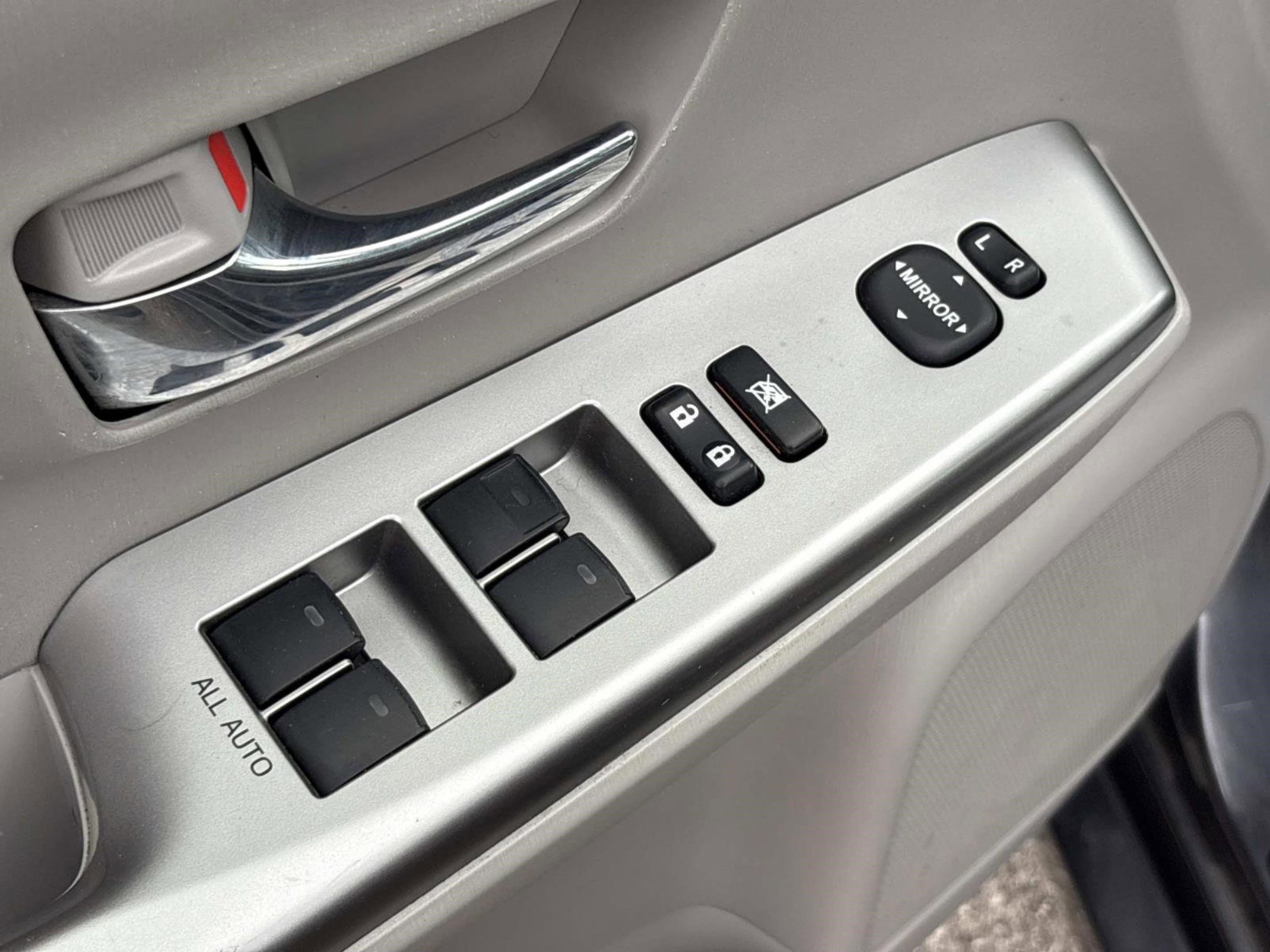 Used 2016 Toyota Prius V Two image 25