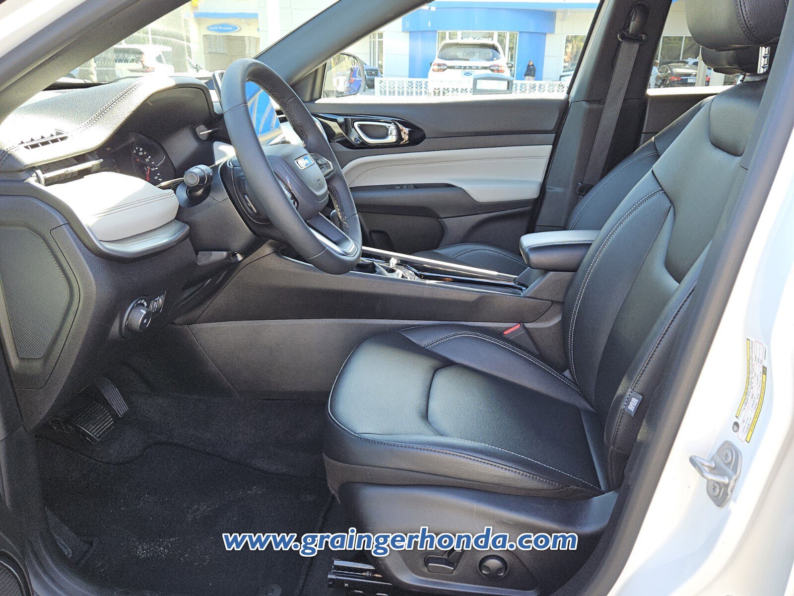 Used 2025 Jeep Compass Limited image 10