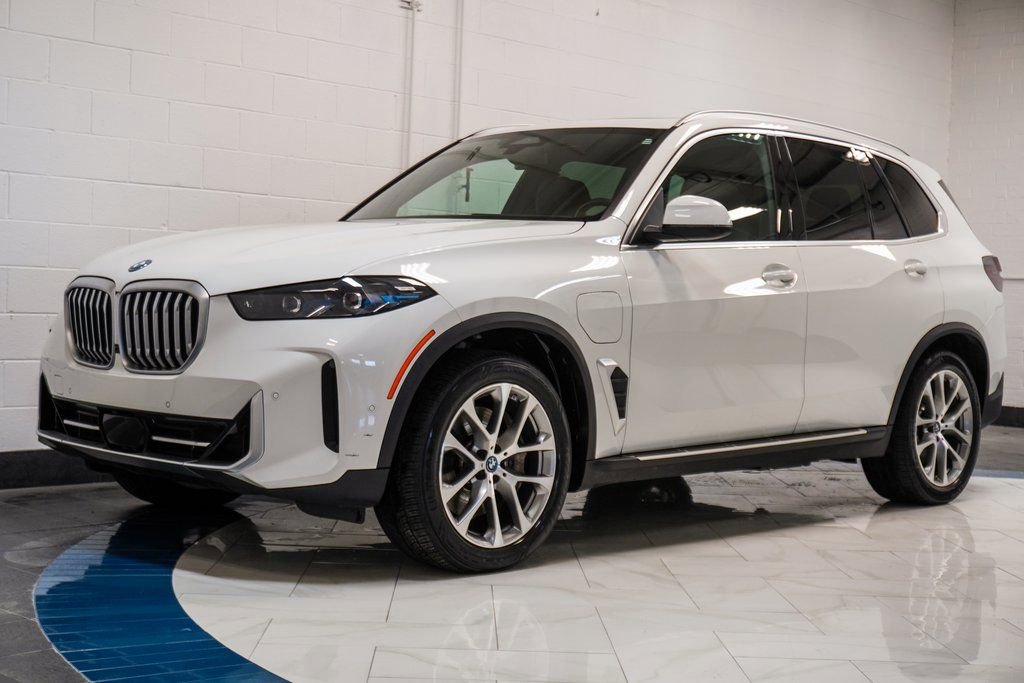 Used 2025 BMW X5 xDrive50e AWD/4WD image 4