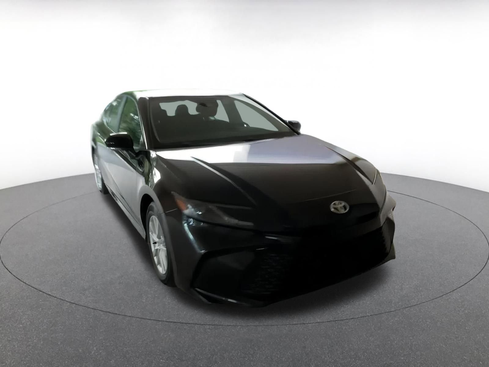 Used 2025 Toyota Camry LE image 3