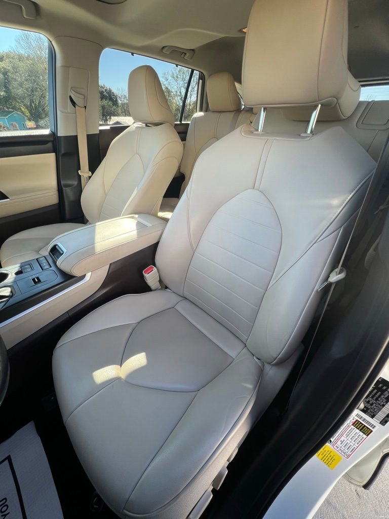 Used 2020 Toyota Highlander XLE image 10