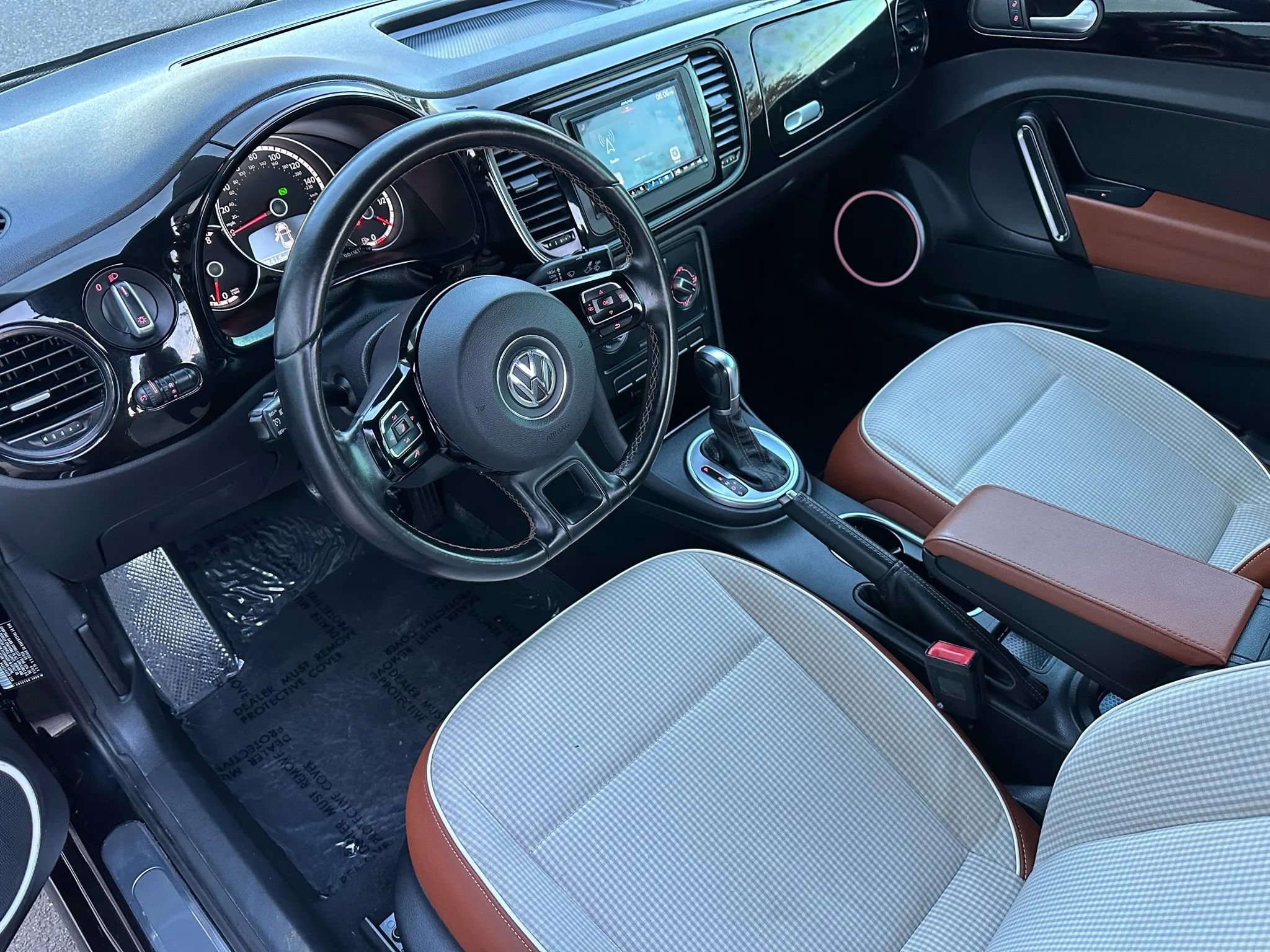 Used 2016 Volkswagen Beetle 1.8T Classic FWD image 11