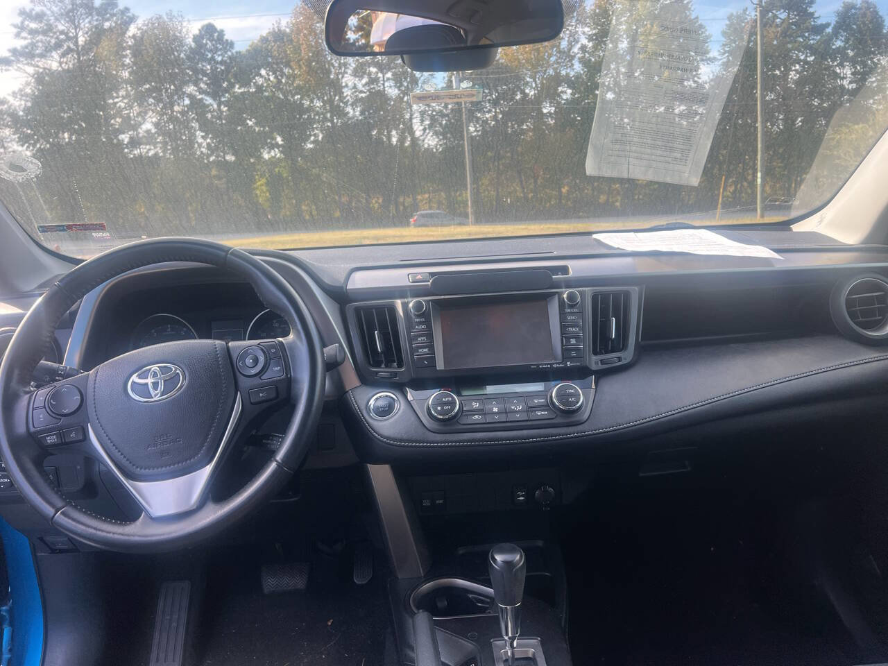 Used 2018 Toyota RAV4 XLE FWD image 14
