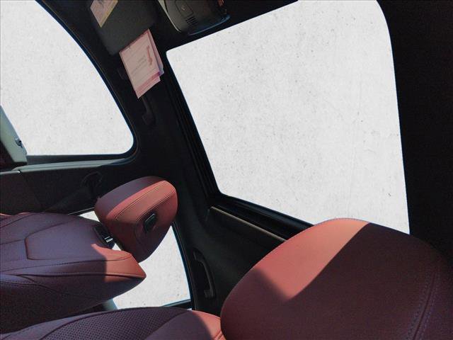 Used 2025 BMW 330i Sedan w/ Premium Package image 16