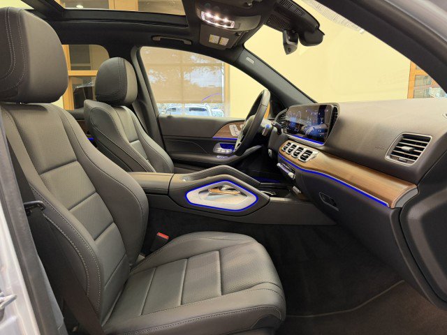 Used 2025 Mercedes-Benz GLE 450e 4MATIC w/ Driver Assistance Package image 16