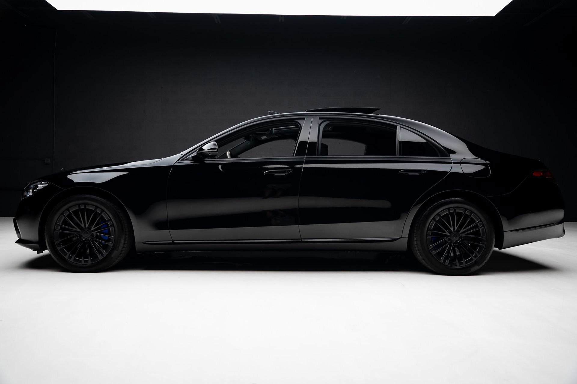 Used 2024 Mercedes-Benz S 580e 4MATIC Sedan w/ Warmth & Comfort Package image 17