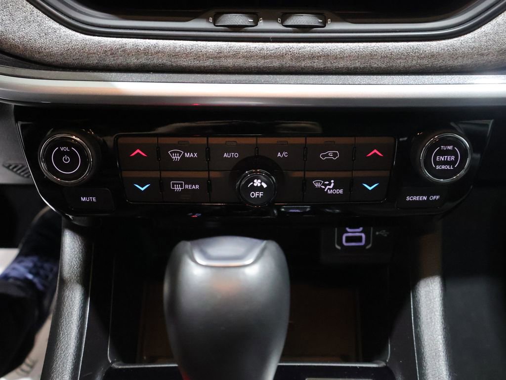 Used 2023 Jeep Compass Latitude w/ Convenience Group AWD/4WD image 33