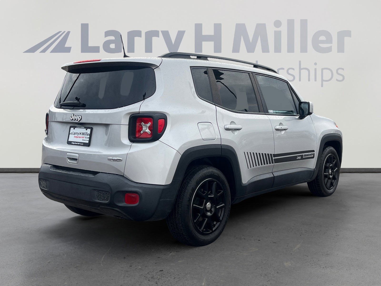 Used 2020 Jeep Renegade Latitude w/ UConnect 8.4 Nav Group image 5