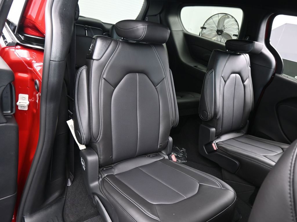 New 2026 Chrysler Pacifica Select image 33