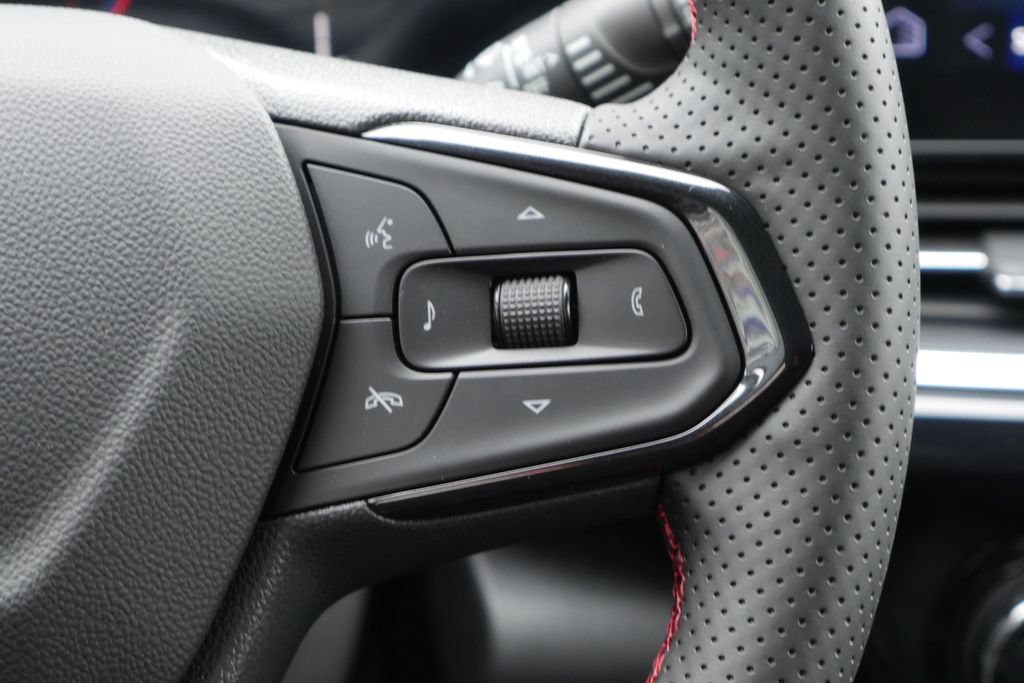 New 2026 Chevrolet Trax RS w/ Driver Confidence Package FWD image 17