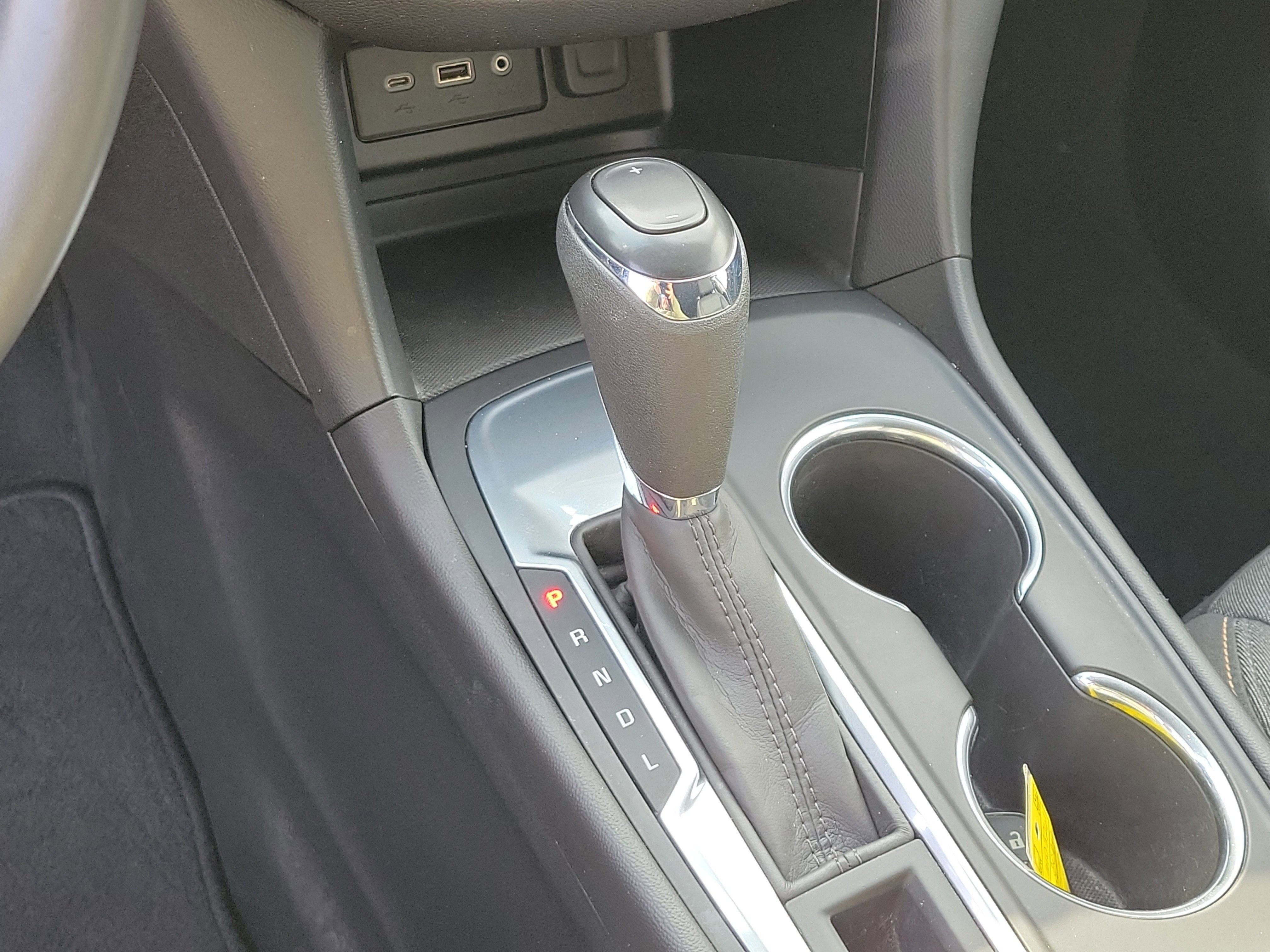 Used 2020 Chevrolet Equinox LT w/ Driver Convenience Package image 27