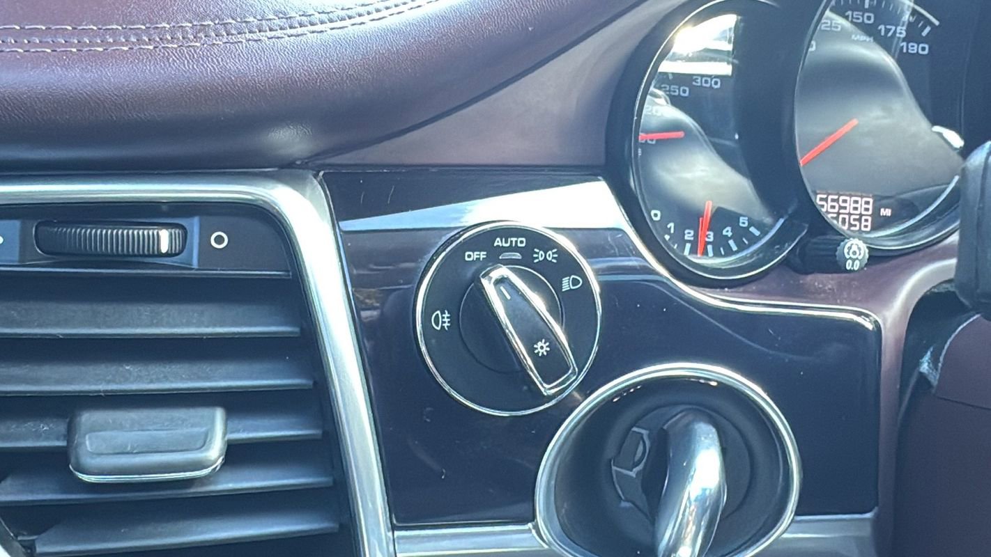 Used 2015 Porsche Panamera 4 image 27