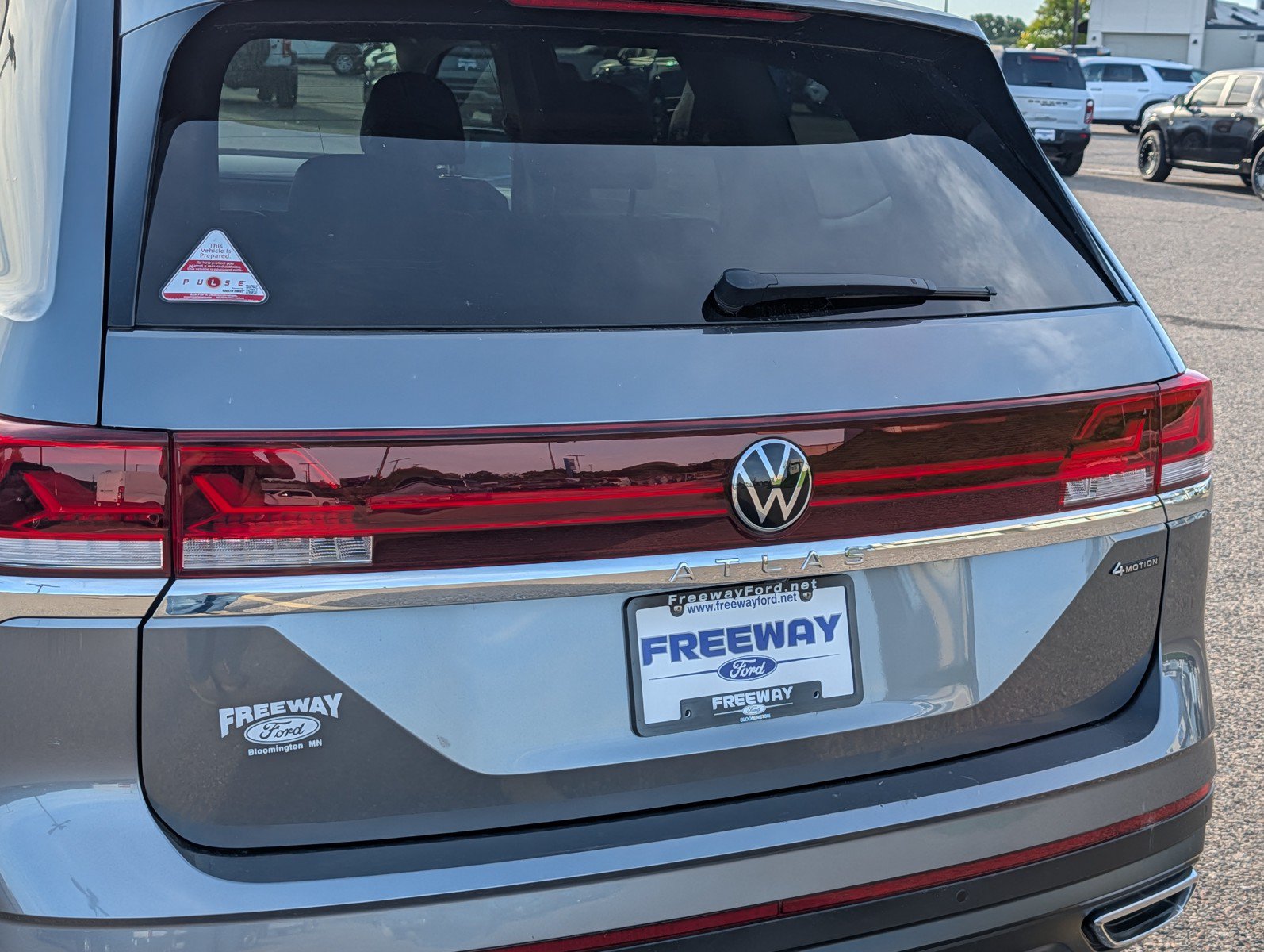 Used 2025 Volkswagen Atlas SE AWD/4WD image 10