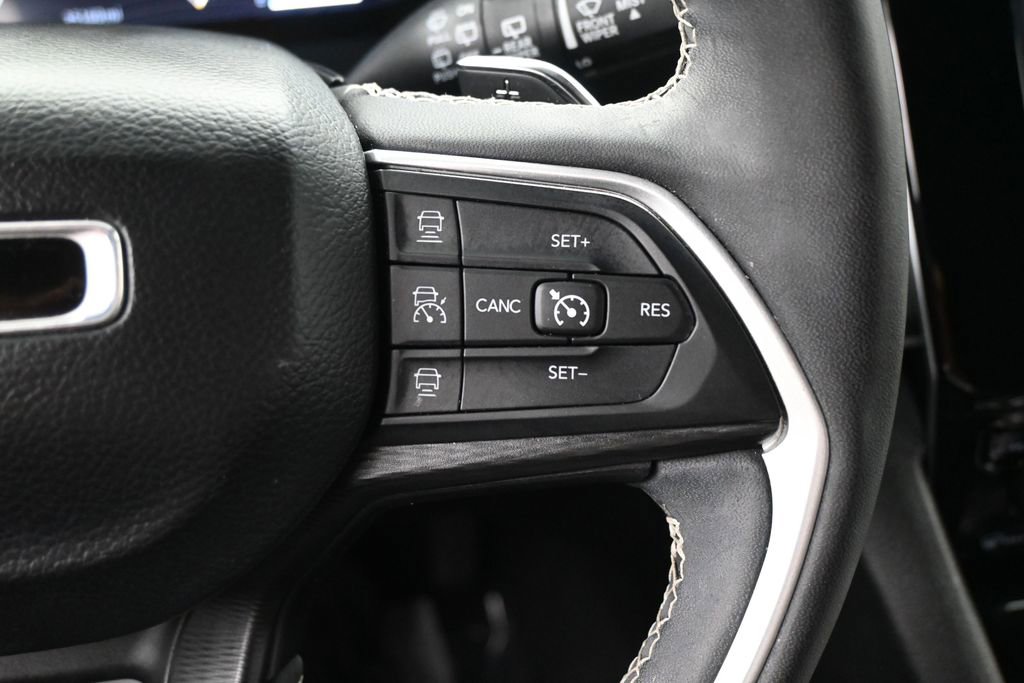 Used 2023 Jeep Grand Cherokee L Laredo AWD/4WD image 26