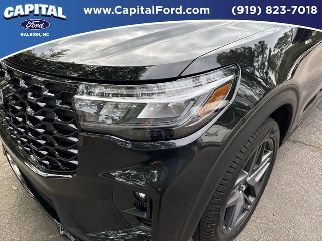 Certified 2025 Ford Explorer ST-Line w/ Premium Package AWD/4WD image 11