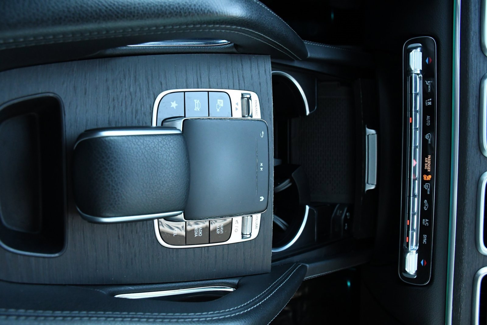 Used 2020 Mercedes-Benz GLE 350 4MATIC w/ 3rd Row Seat Package image 14