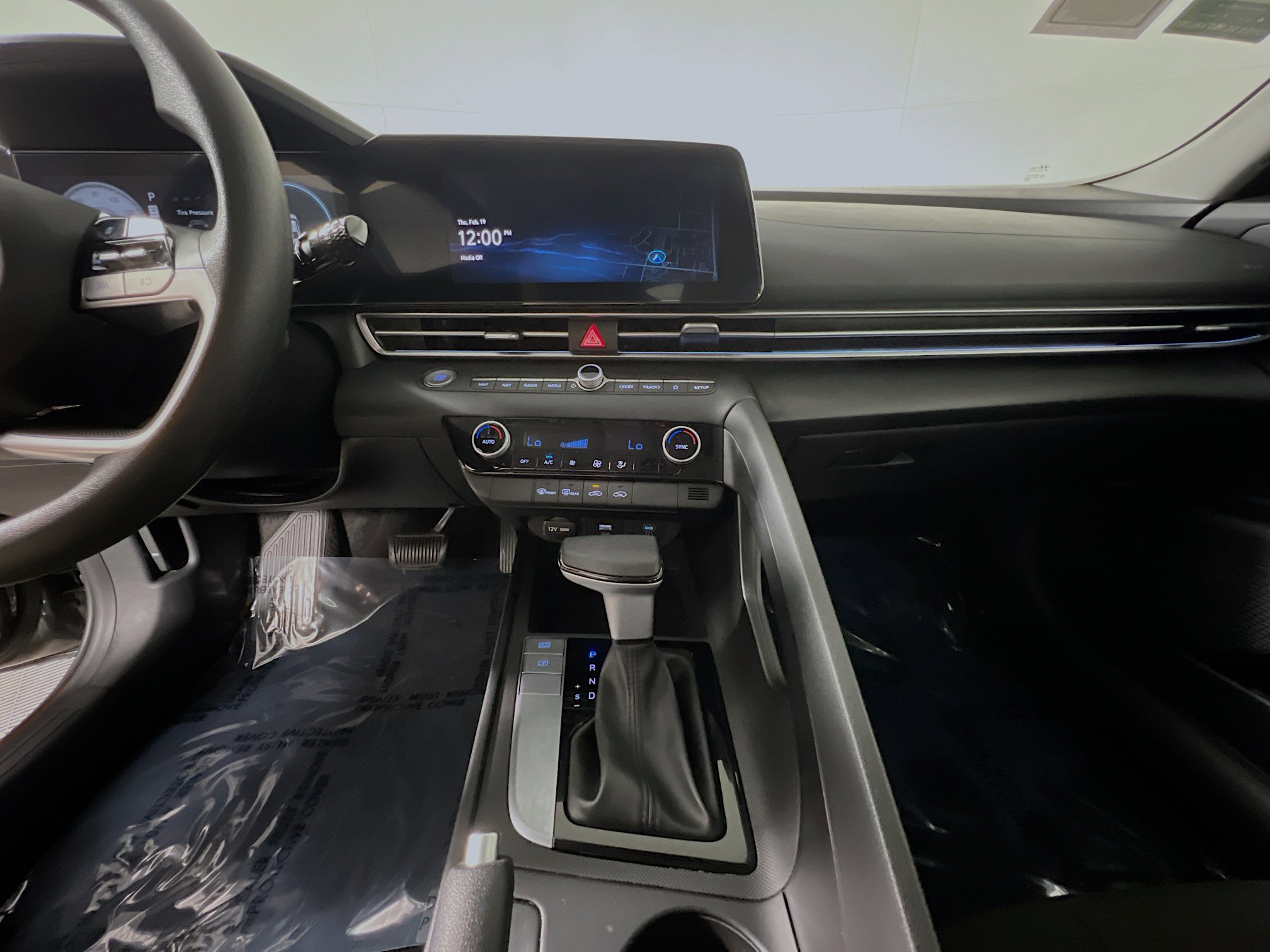 Used 2024 Hyundai Elantra SEL image 25