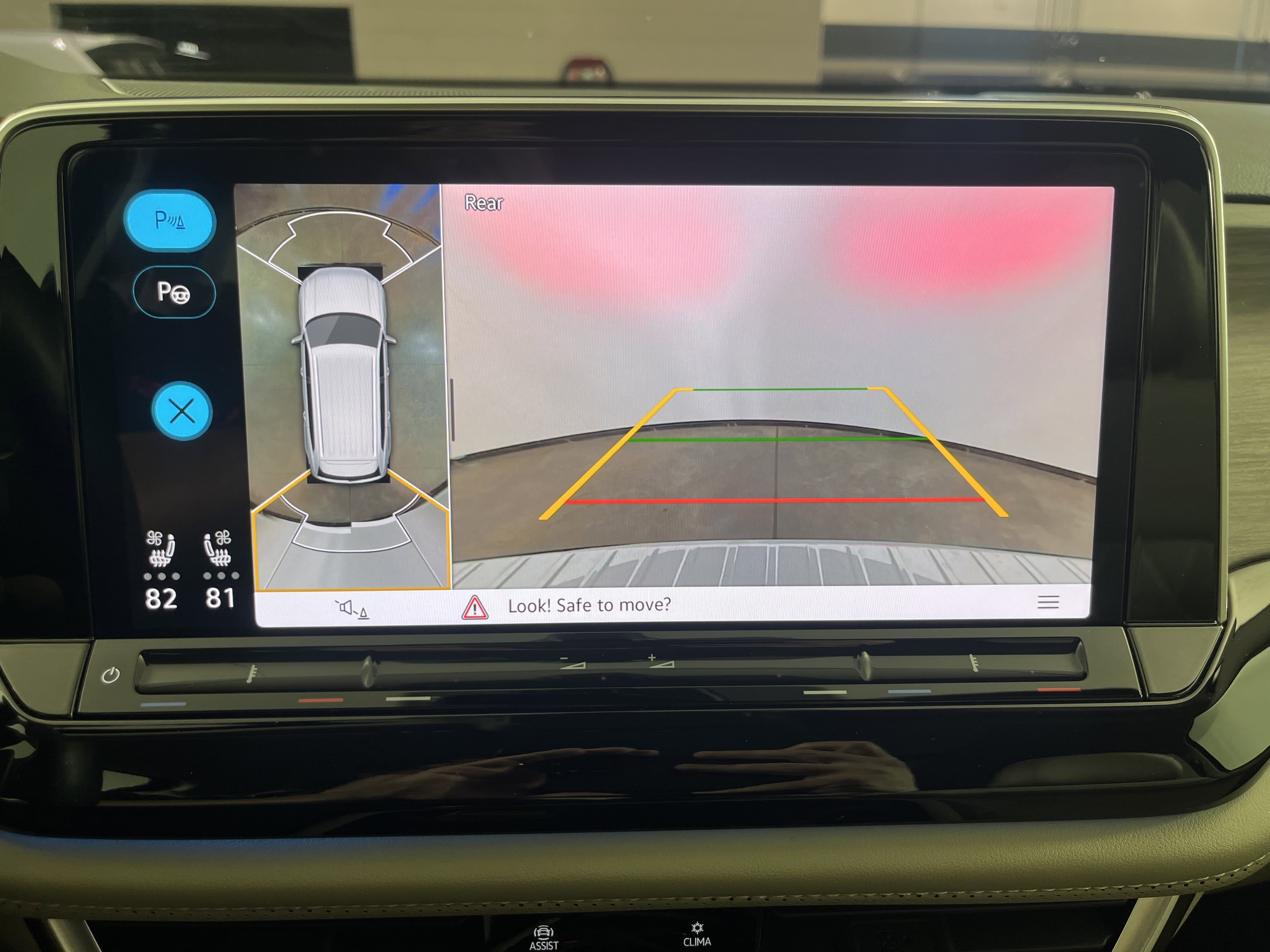 Certified 2024 Volkswagen Atlas SEL Premium R-Line AWD/4WD image 31