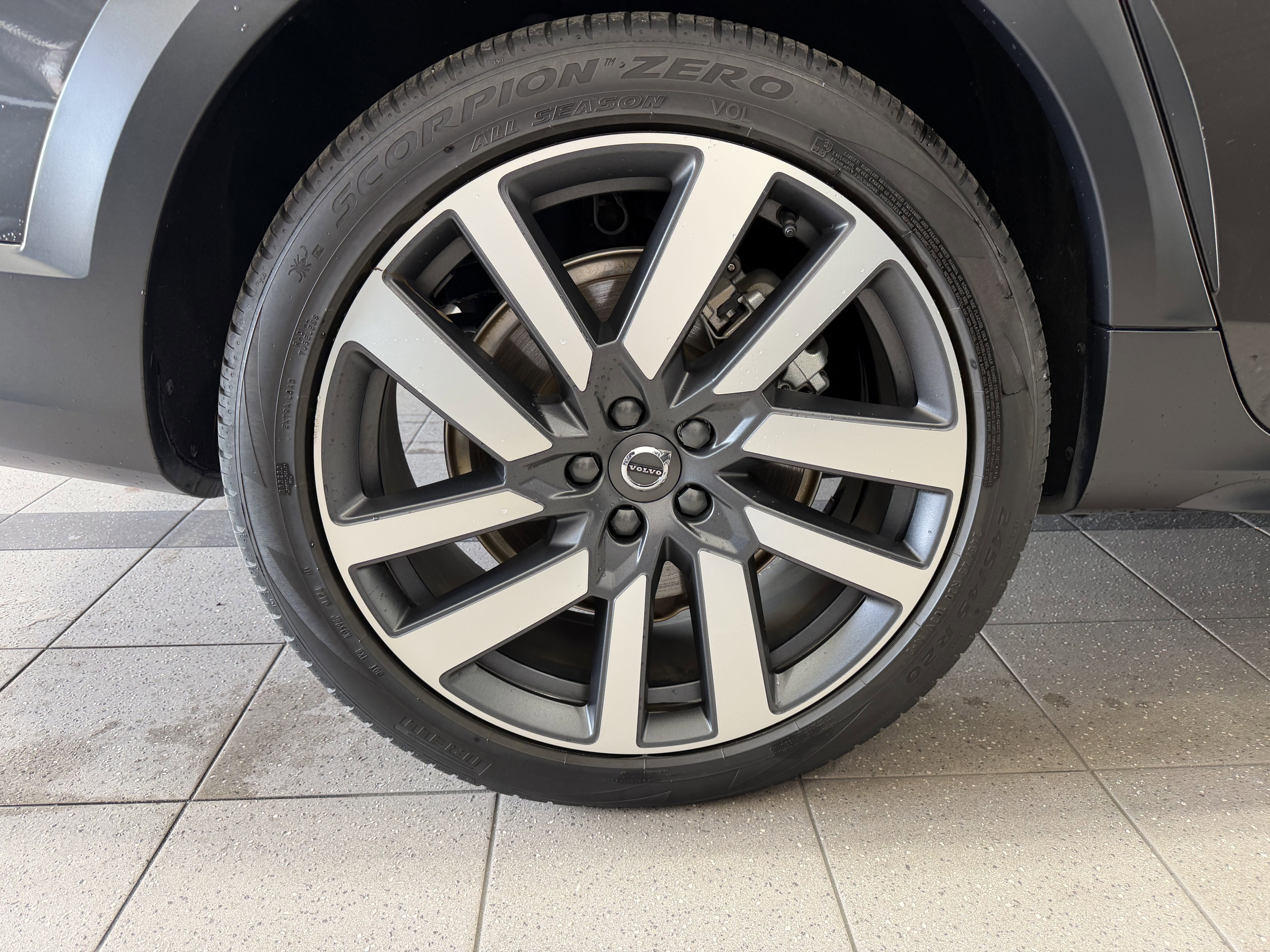 Used 2025 Volvo V90 B6 Cross Country Ultra w/ Protection Package Premier AWD/4WD image 10