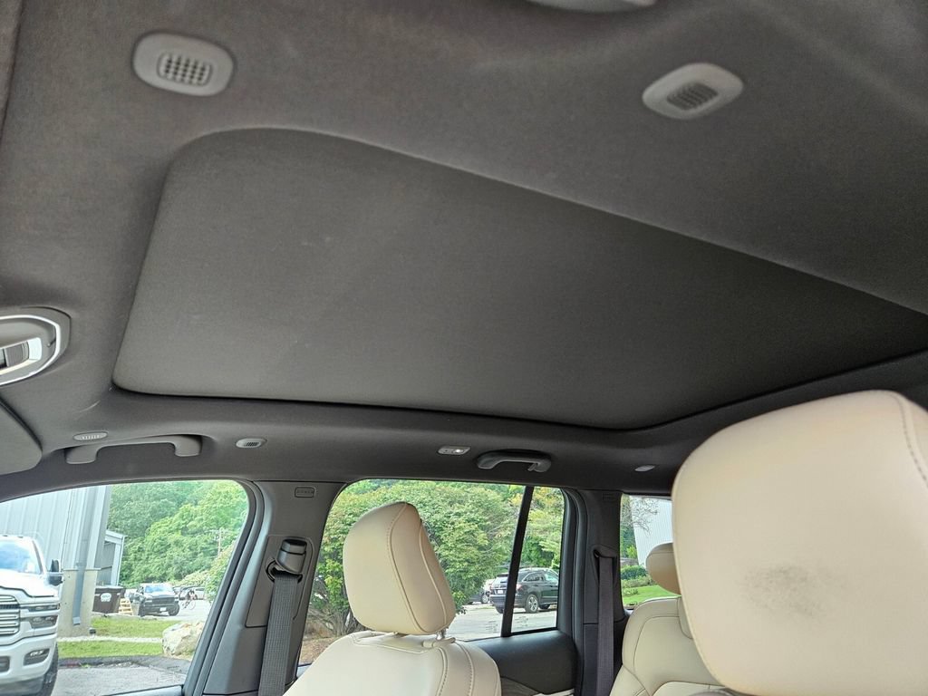 Used 2023 Jeep Grand Cherokee Limited AWD/4WD image 21