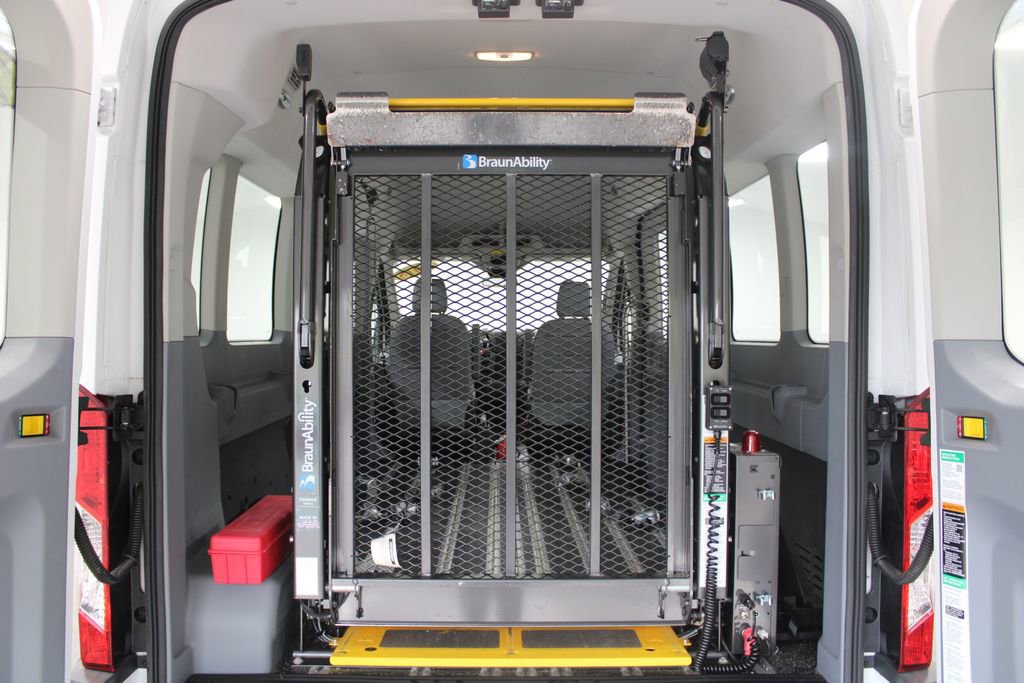 Used 2018 Ford Transit 350 XL image 17