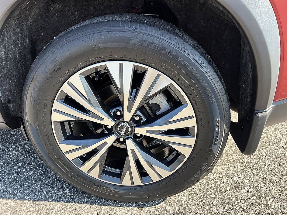 Certified 2023 Nissan Rogue SV w/ SV Premium B Package FWD image 10