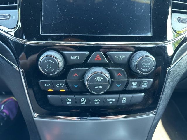 Used 2020 Jeep Grand Cherokee Limited w/ Premium Lighting Group AWD/4WD image 12