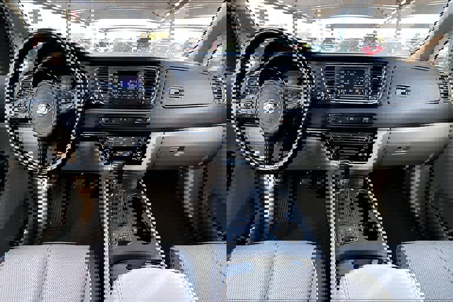 Used 2017 Kia Sedona LX w/ LX Essentials Premium Package image 14