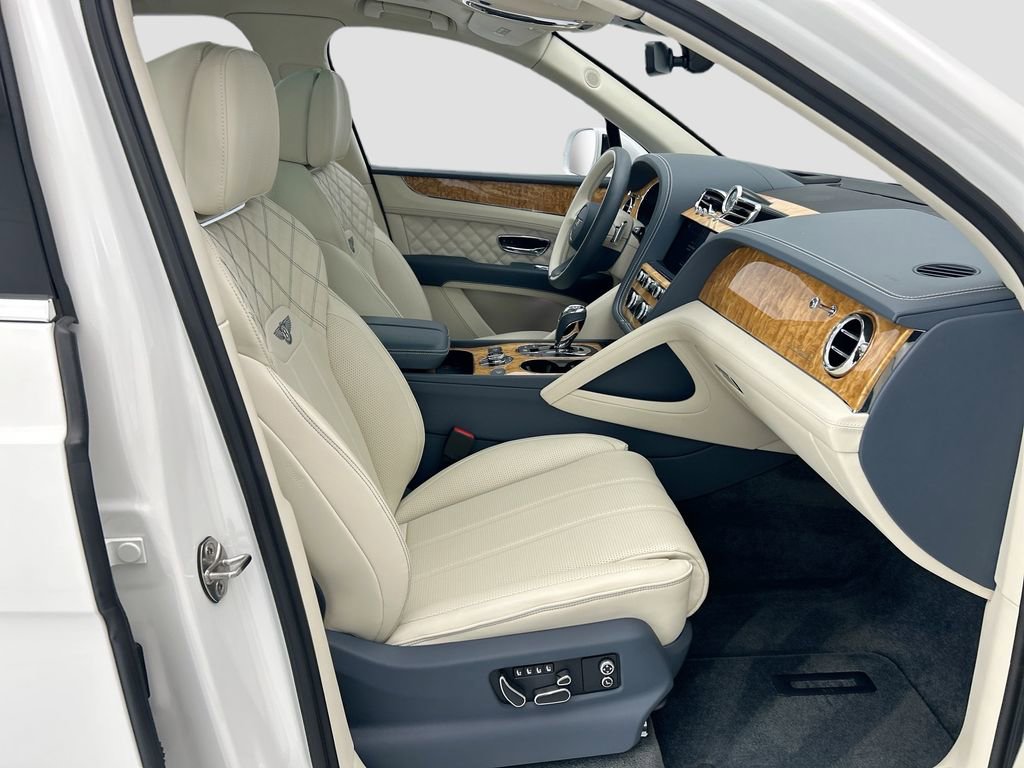 Used 2022 Bentley Bentayga image 19