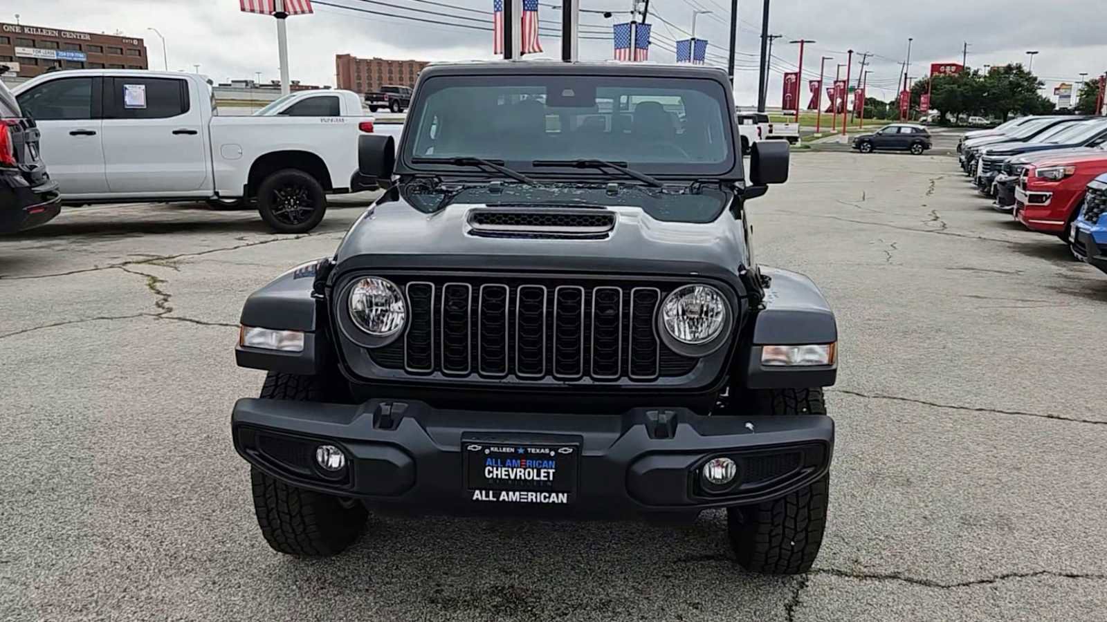 Used 2025 Jeep Gladiator Sport AWD/4WD image 3