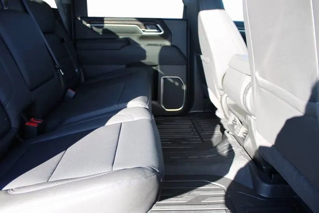 New 2026 GMC Sierra 3500 SLT image 25