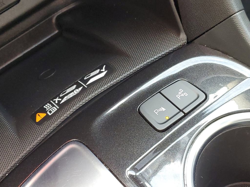 Used 2022 Chevrolet Equinox Premier image 20