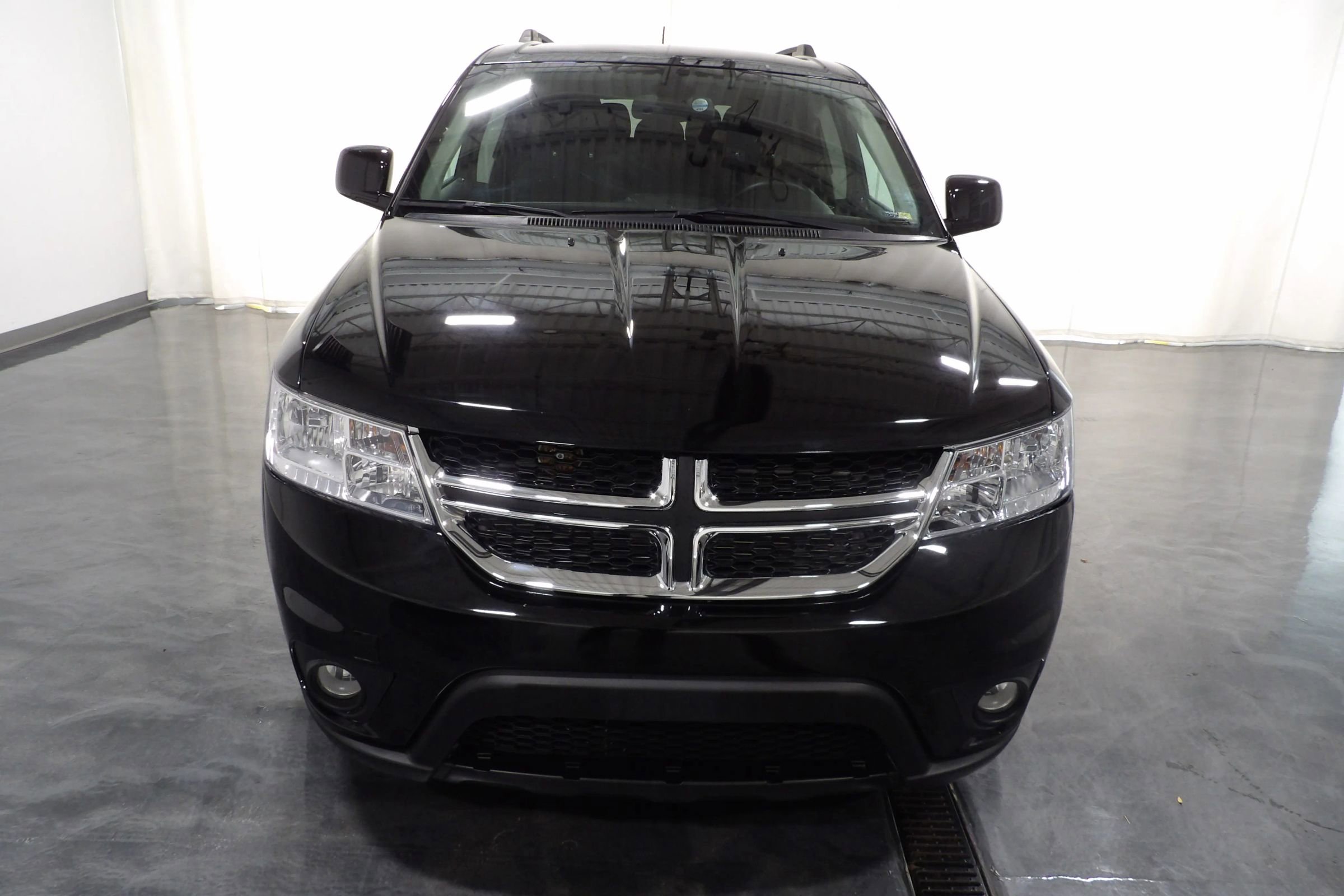 Used 2019 Dodge Journey SE image 2
