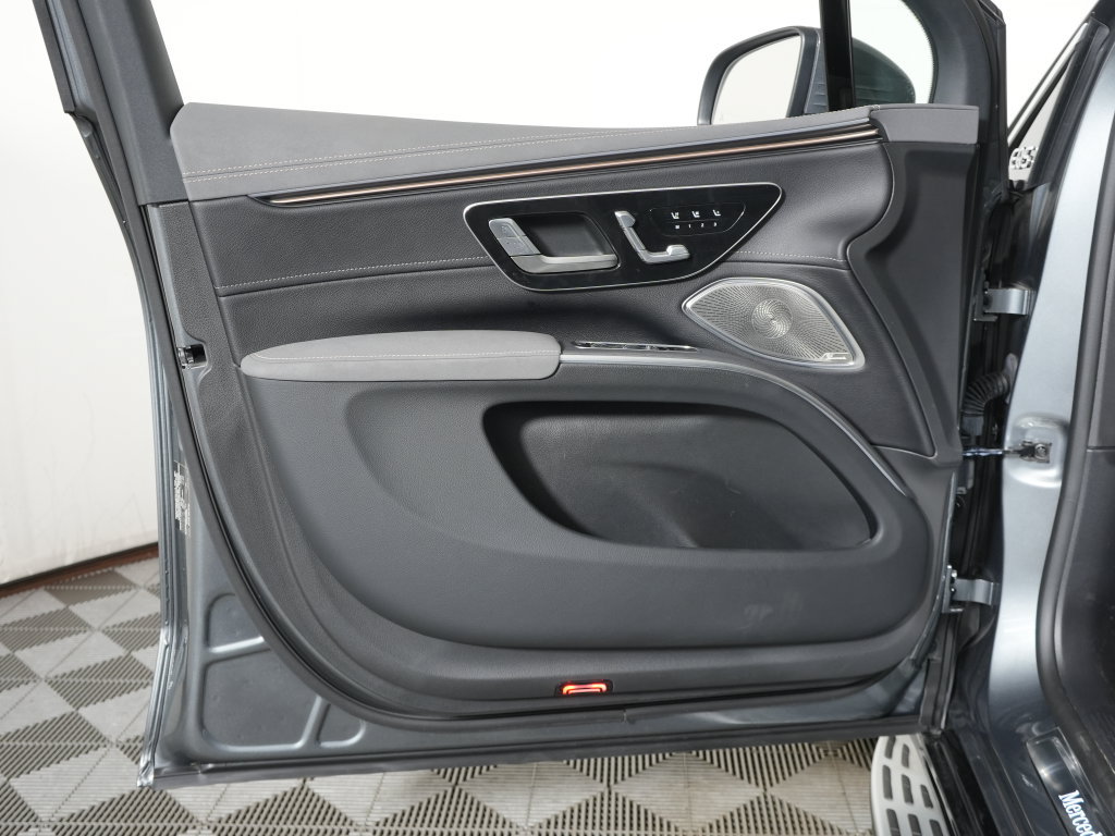 Certified 2025 Mercedes-Benz EQS 580 4MATIC SUV image 30