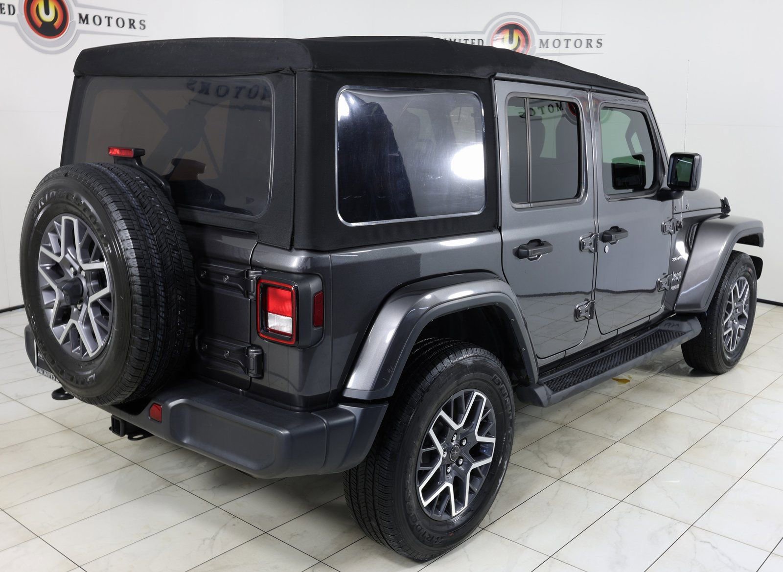 Used 2021 Jeep Wrangler Unlimited Sahara image 3