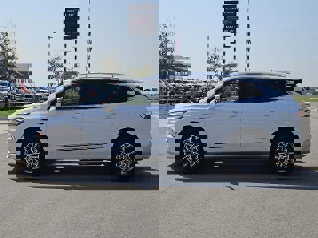 Used 2024 Buick Enclave Premium image 4