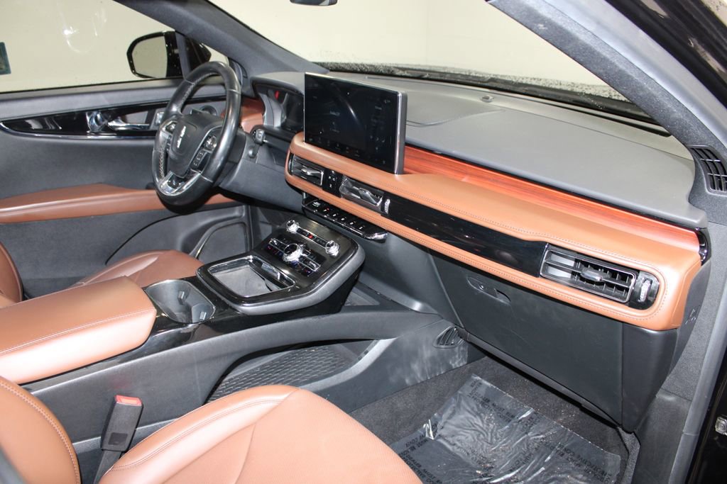 Used 2022 Lincoln Nautilus Reserve w/ Monochromatic Package image 31