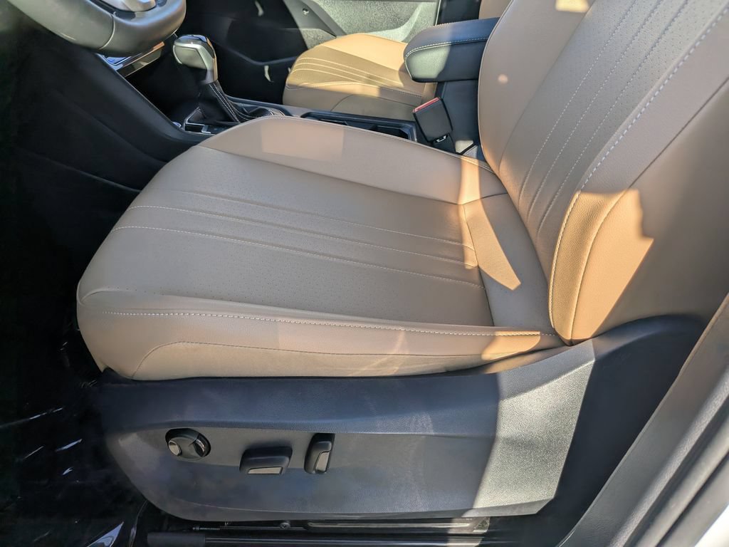 Used 2023 Volkswagen Tiguan SE FWD image 17