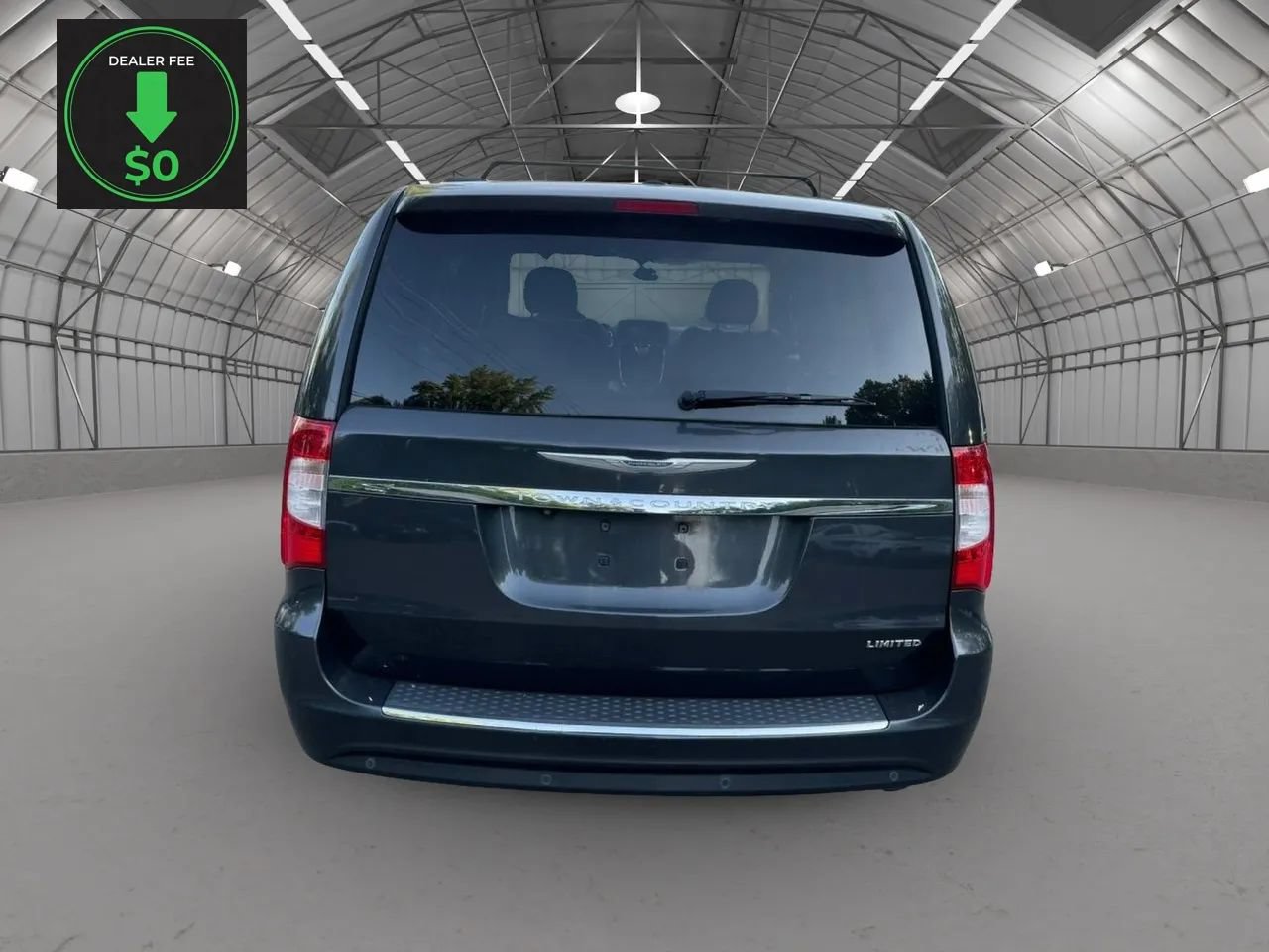 Used 2012 Chrysler Town & Country Limited w/ Luxury Group FWD image 4