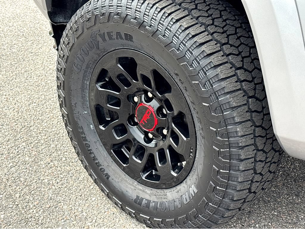 Used 2021 Toyota Tacoma SR5 RWD image 18