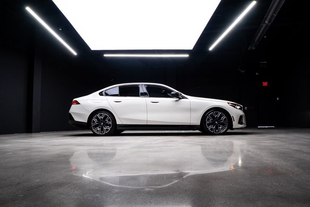 Used 2024 BMW i5 M60 AWD/4WD image 13