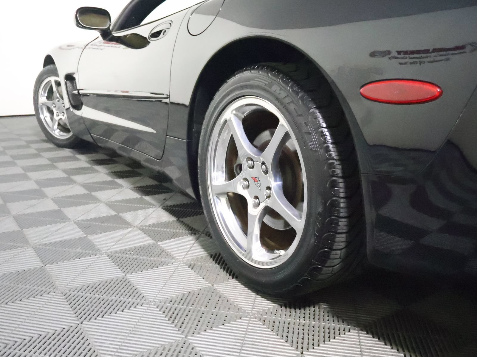 Used 2003 Chevrolet Corvette Convertible w/ Preferred Equipment Group1 RWD image 11