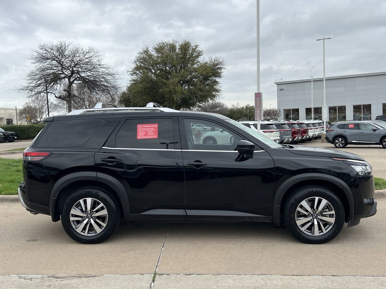 Certified 2022 Nissan Pathfinder SL image 3