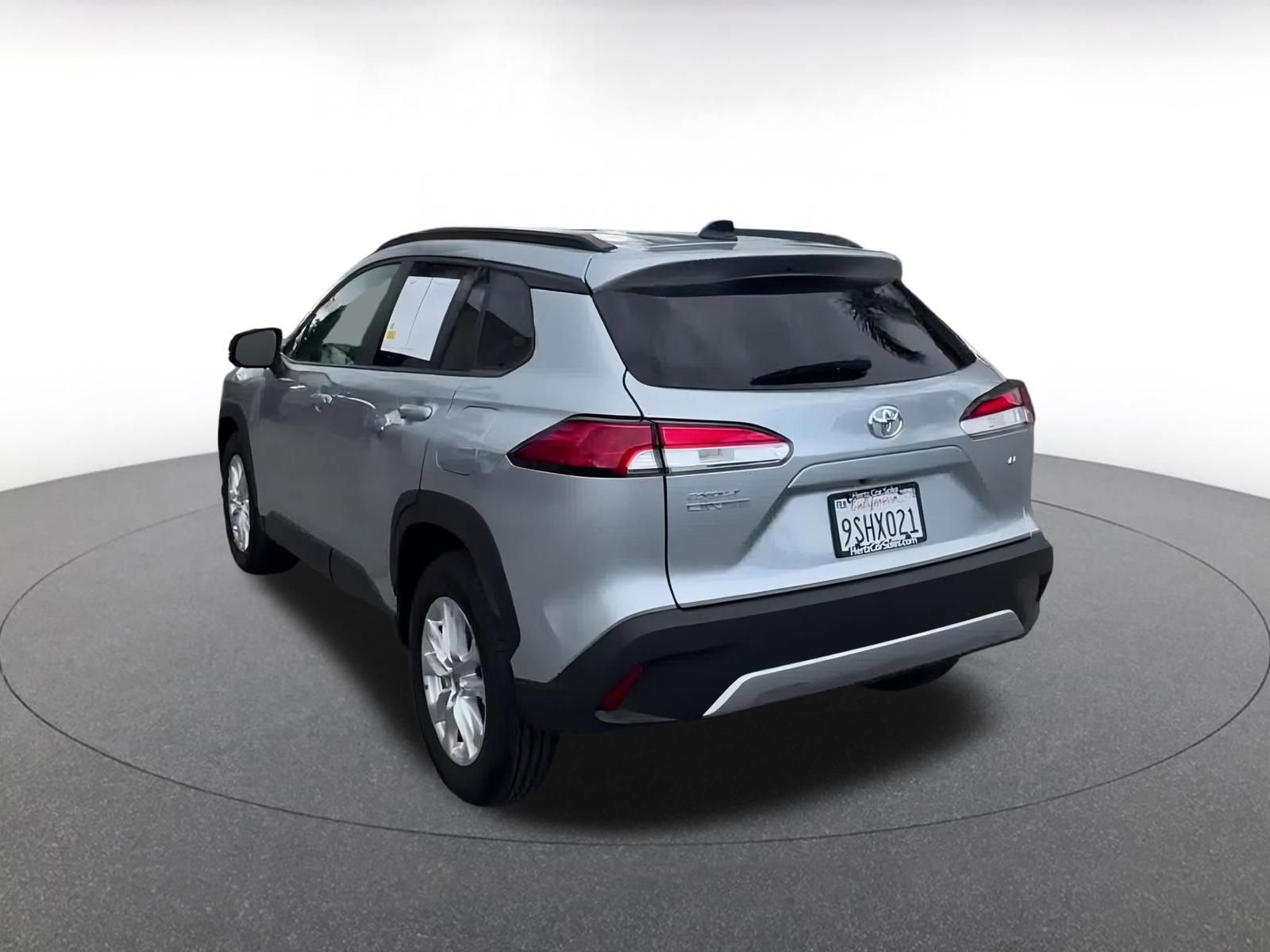 Used 2025 Toyota Corolla Cross LE image 11