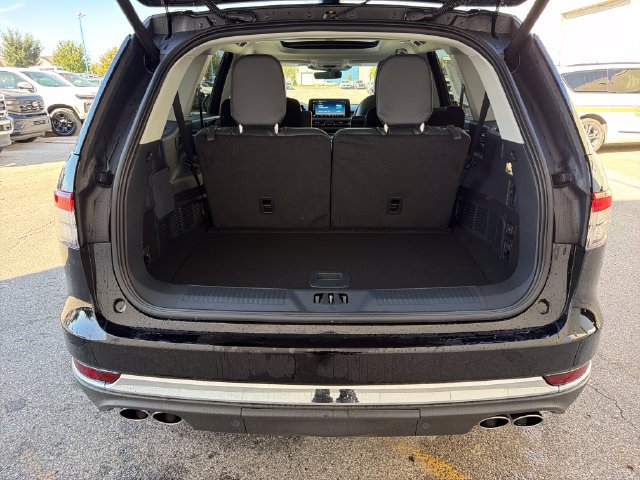 New 2027 Lincoln Aviator AWD image 8