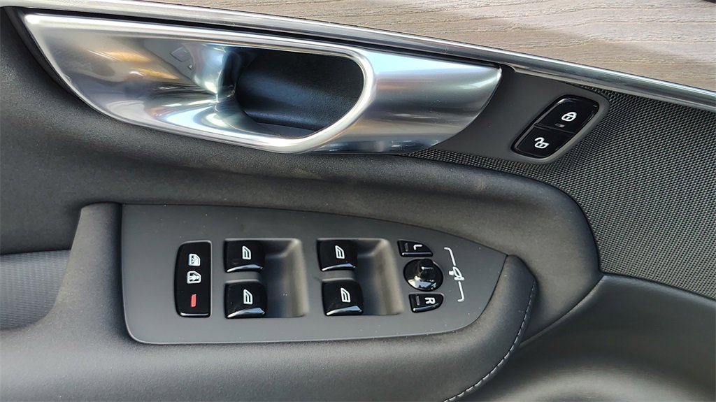 New 2026 Volvo XC90 B6 Plus w/ Protection Package Premier image 10